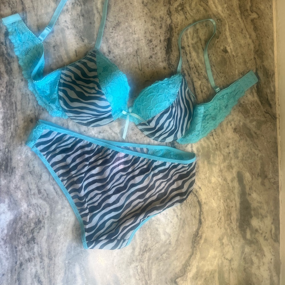 Marilyn B Bra & Panty Set…